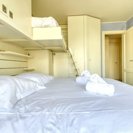 Sea View Flat, Beach Access By Guestready 아파트