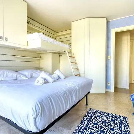 Sea View Flat, Beach Access By Guestready