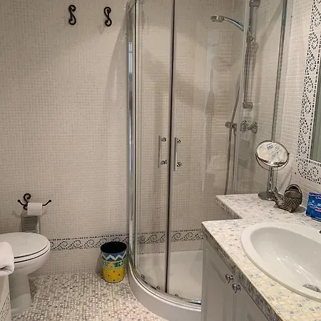 Apartment Sea View Flat, Beach Access By Guestready