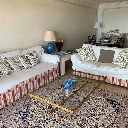 Sea View Flat, Beach Access By Guestready *