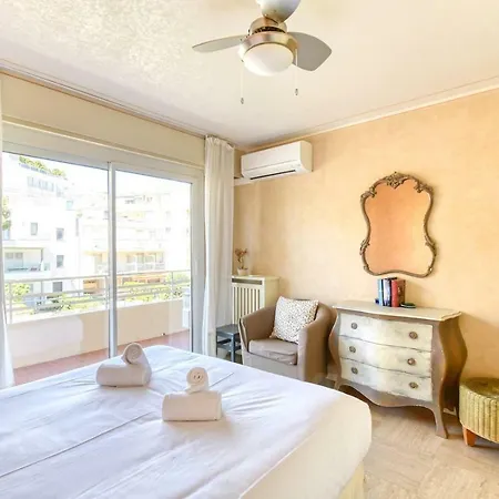 Sea View Flat, Beach Access By Guestready
