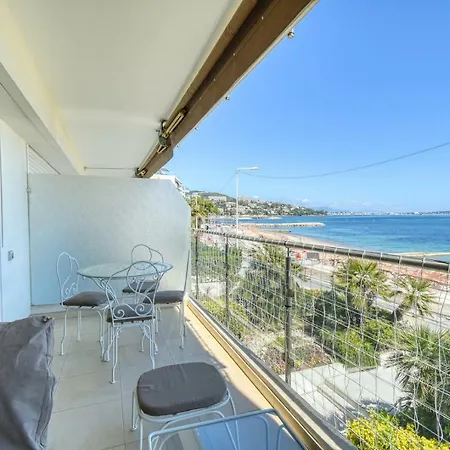 Sea View Flat, Beach Access By Guestready