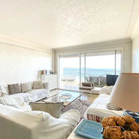 Sea View Flat, Beach Access By Guestready