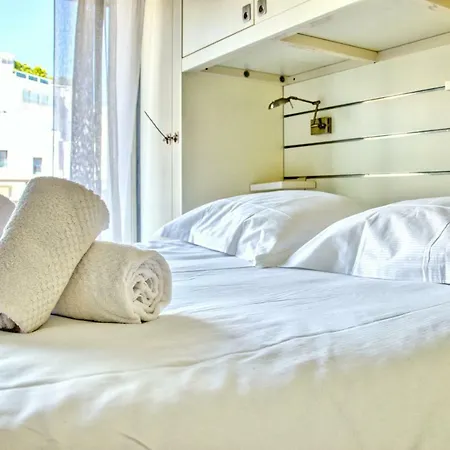 Sea View Flat, Beach Access By Guestready
