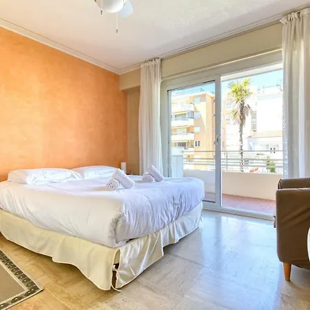 Apartment Sea View Flat, Beach Access By Guestready