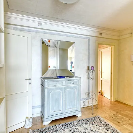 Sea View Flat, Beach Access By Guestready